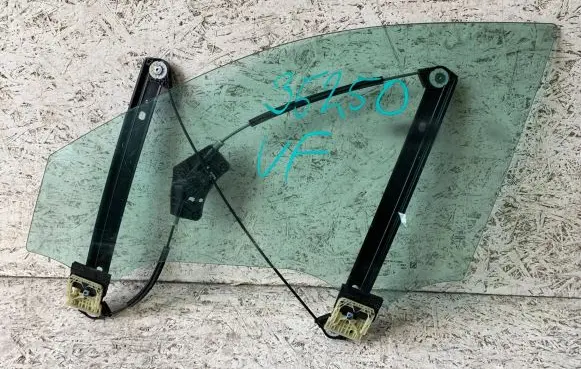 Audi e-tron Front door window glass four-door