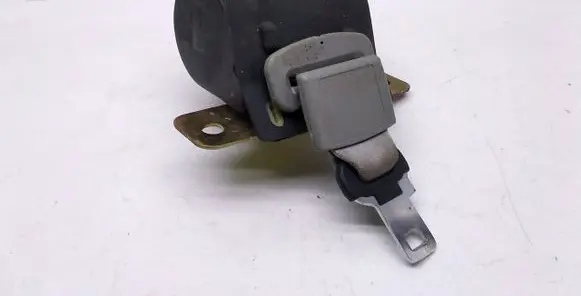 Middle seatbelt (rear)