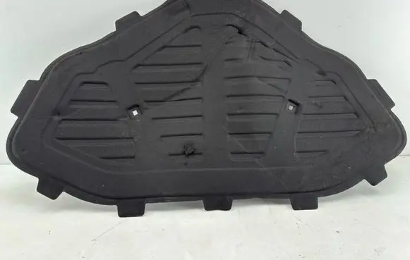 Engine bonnet/hood sound/heat insulation