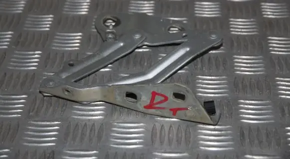 Engine bonnet/hood hinges