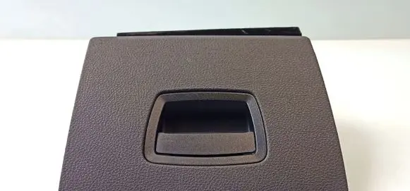 Glove box