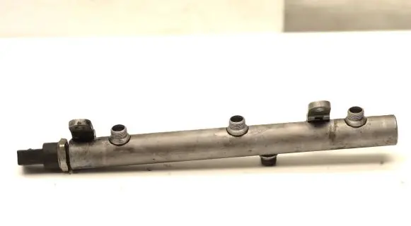 Mercedes-Benz C W203 Fuel main line pipe A6420700695 0604300030