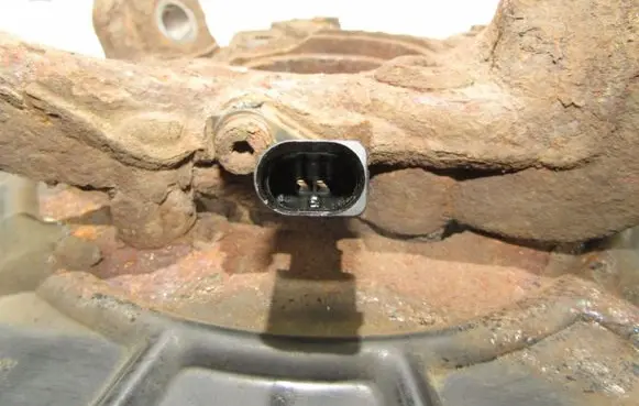 Volkswagen Golf V Front wheel hub