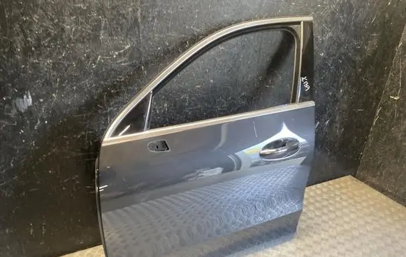 Mercedes-Benz GLC C254 Front door