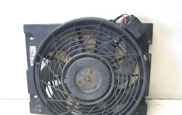 Opel Zafira A Radiator cooling fan shroud 90570741