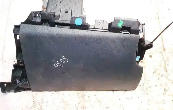 Glove box