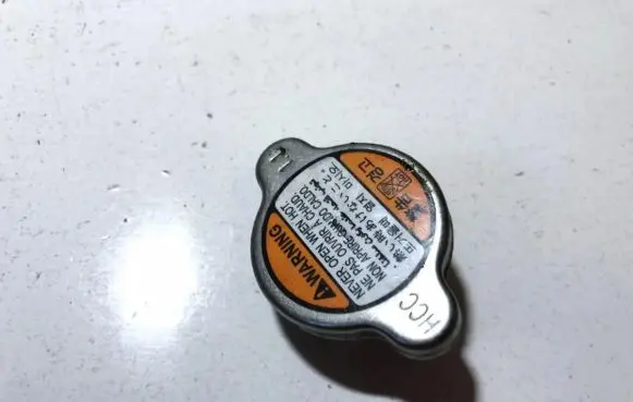 Mitsubishi Carisma Coolant expansion tank/reservoir cap 