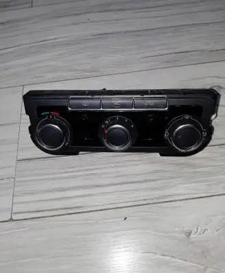 Volkswagen Golf VI Climate control unit 5HB009751