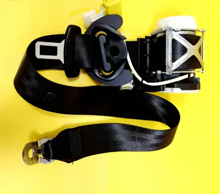 Volkswagen PASSAT B6 Front seatbelt 33046823