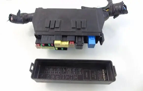 Nissan Juke I F15 Fuse box set 7154-7223-30