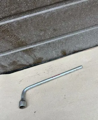 Mercedes-Benz E W211 Wheel nut wrench 1205810246 F892