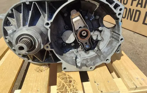 Volkswagen Transporter - Caravelle T5 Manual 5 speed gearbox JQU 1811Q 1400611
