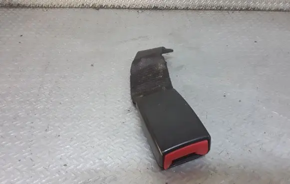 BMW 1 E81 E87 Rear seatbelt buckle 9117251