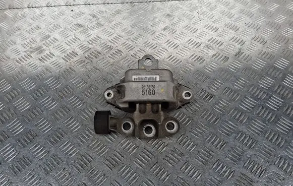 Opel Mokka Engine mount bracket 95135160 5160
