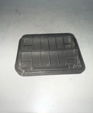 Citroen C3 Picasso Quarter panel pressure vent 9675506980