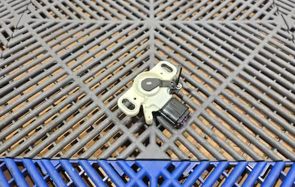 Lexus CT 200H Brake pedal sensor switch 8951020041