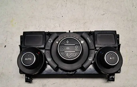 Peugeot RCZ Climate control unit 96718462XT