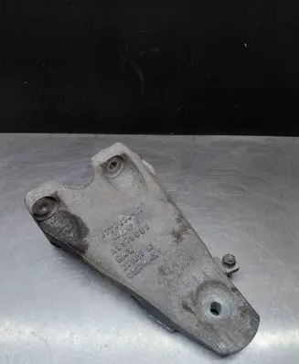 BMW 5 E60 E61 Engine mounting bracket 6770634