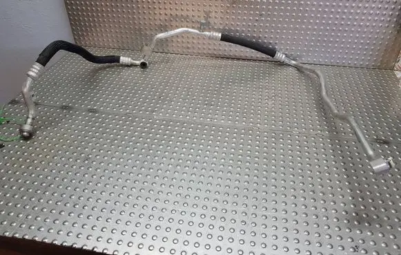 BMW 2 F46 Air conditioning (A/C) pipe/hose S26370470 6834659
