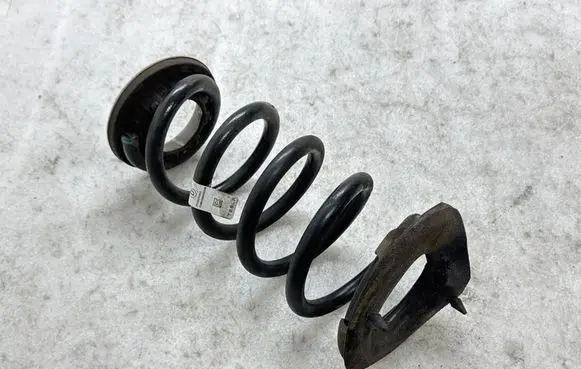 Tesla Model Y Rear coil spring 228847400A 230640002440