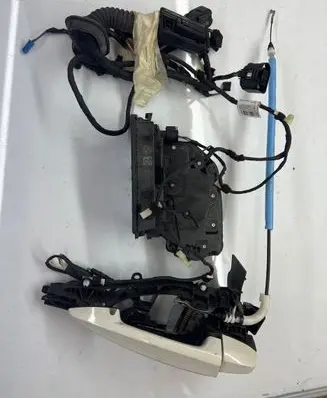 BMW X5 F15 Front door lock 736278401 65779224178 9364908