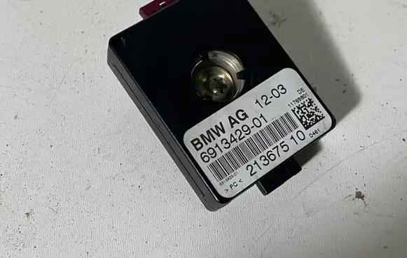 BMW 6 E63 E64 Aerial antenna amplifier 6913429 691342901