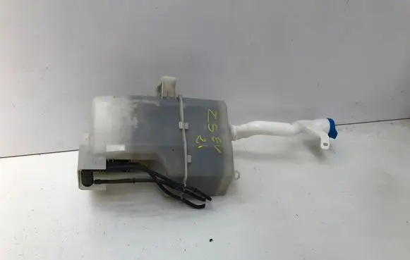 Windshield washer fluid reservoir/tank