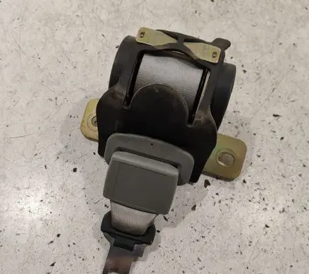 Rear seatbelt