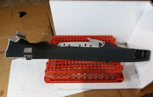 Mercedes-Benz E W212 Rear seat side top trim A2129230000 82753046 0821220001