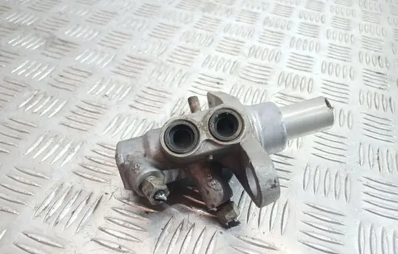 Opel Insignia A Master brake cylinder