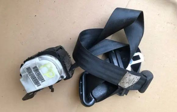 Chrysler Grand Voyager IV Front seatbelt