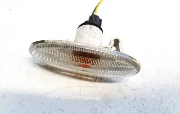 Nissan Leaf I (ZE0) Front fender indicator light saee208