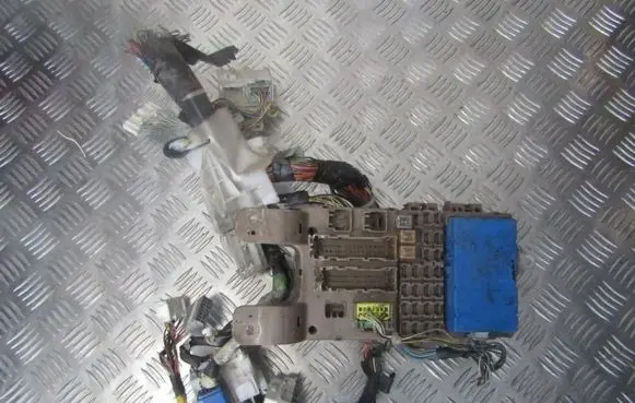 Toyota Corolla E120 E130 Fuse box set 8264102040 82641-02040
