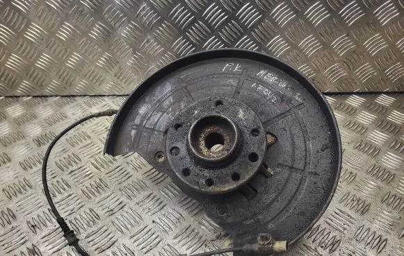 Opel Meriva B Front wheel hub 132620
