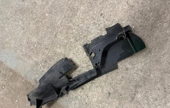 Audi A1 Intercooler air channel guide 8X0121284D