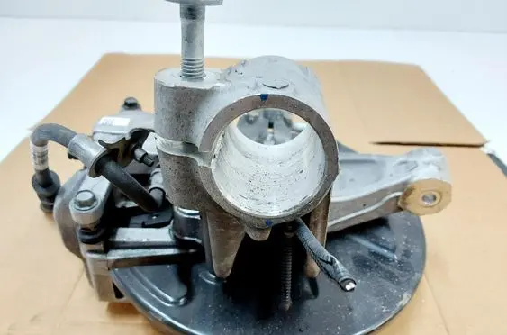Volvo XC40 Front wheel hub spindle knuckle 32221856