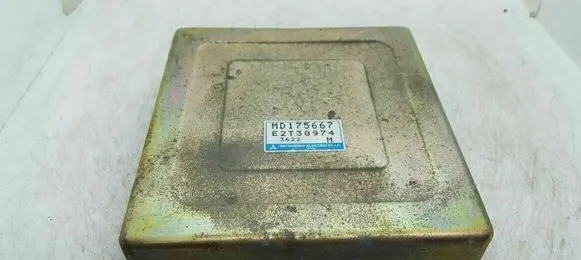 Mitsubishi Colt Engine control unit/module MD175667 E2t38974