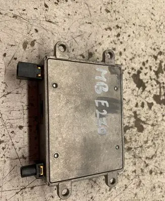 Mercedes-Benz E W211 Aerial antenna amplifier 2118200885