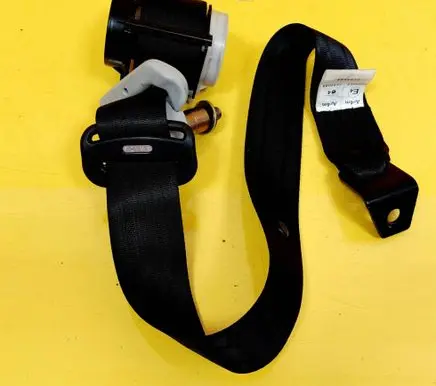 Mazda 5 Rear seatbelt T89338T