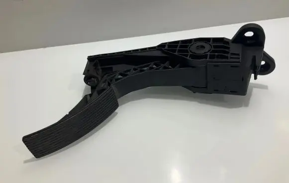 Mercedes-Benz ML W164 Accelerator throttle pedal A1643000004 ZGS009 150207