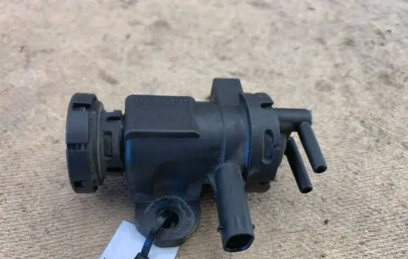BMW X3 F25 Turbo solenoid valve 8509323 11658509323 11657811814