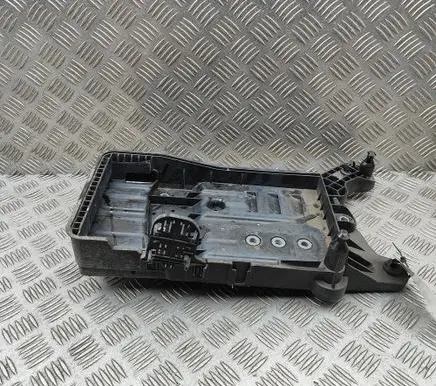 Volkswagen Tiguan Battery box tray 5QF915321C