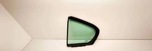 Toyota Avensis T270 Rear vent window glass 6818905060