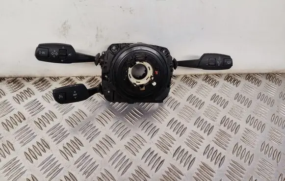 Wiper turn signal indicator stalk/switch