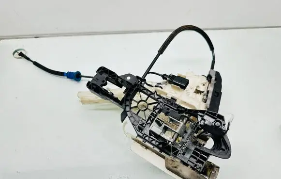 Volkswagen PASSAT CC Front door lock 5N1837016E