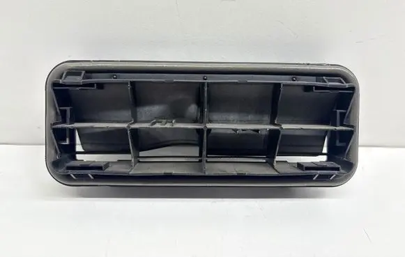 Nissan Juke I F15 Quarter panel pressure vent 8200213712