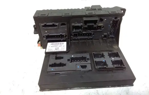 Mercedes-Benz CLS C219 Fuse module 2115454201