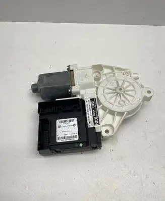 Audi A3 S3 A3 Sportback 8P Front door window regulator motor 8P0959802H S006060014C