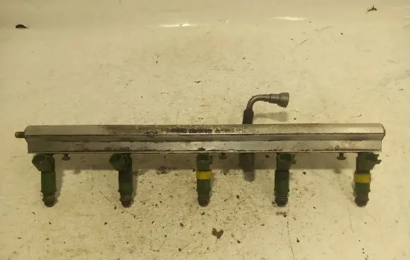Volvo S60 Fuel main line pipe 9202710