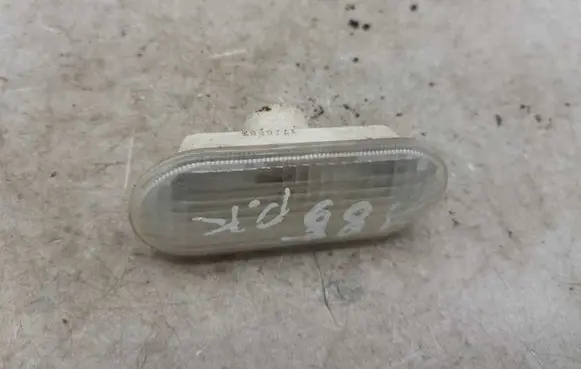 Ford Focus Front fender indicator light NOCODE
